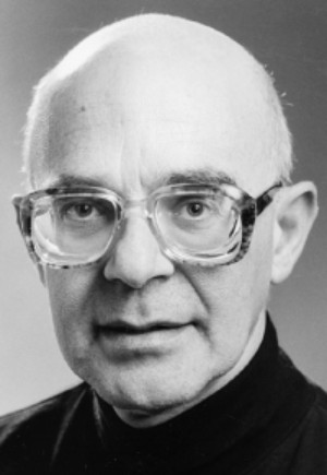 Black and white photograph of Palestinian composer Elias Davidsson wearing a dark jumper of shirt.